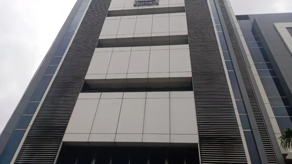 Tukang pemasangan acp