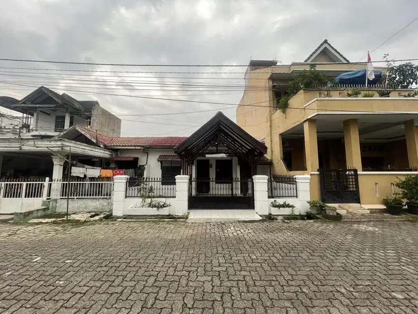 DIJUAL RUMAH UKURAN 8x16 DALAM KOMPLEK DI FLAMBOYAN