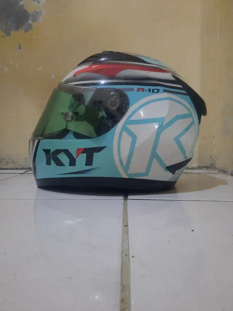 Helm KYT R10 Blue Fluo