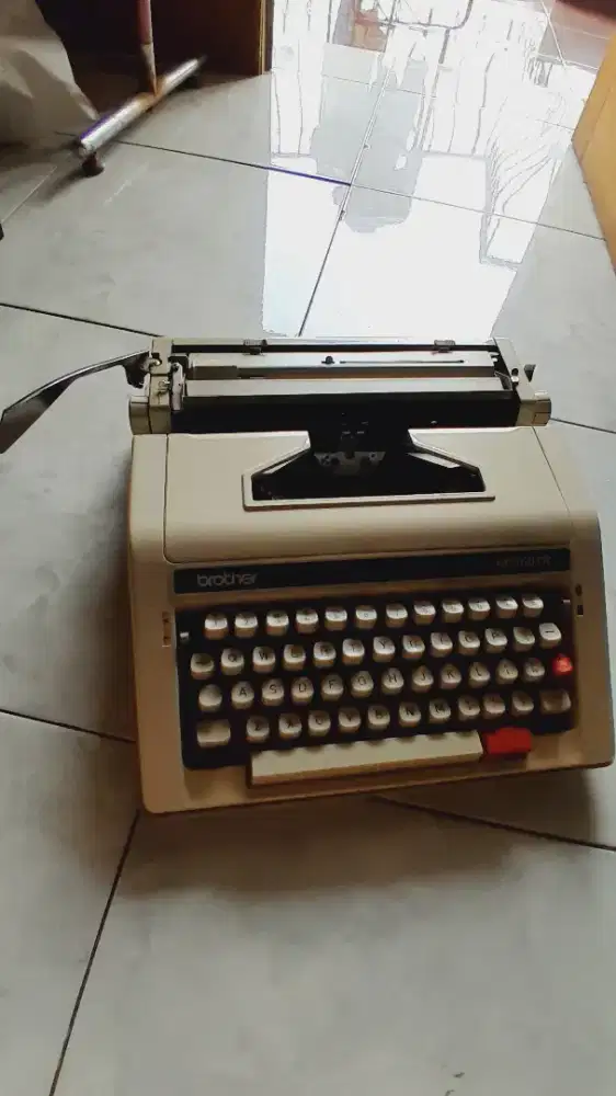 Mesin tik Brother