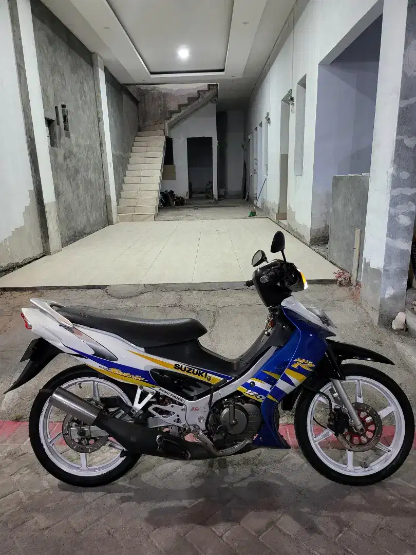 satria hiu 2004