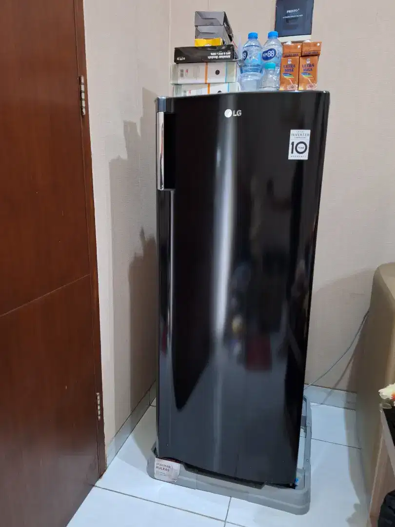 LG Kulkas 1 Pintu 171L Gross / 165L - Hitam - LG GN-INV304BK