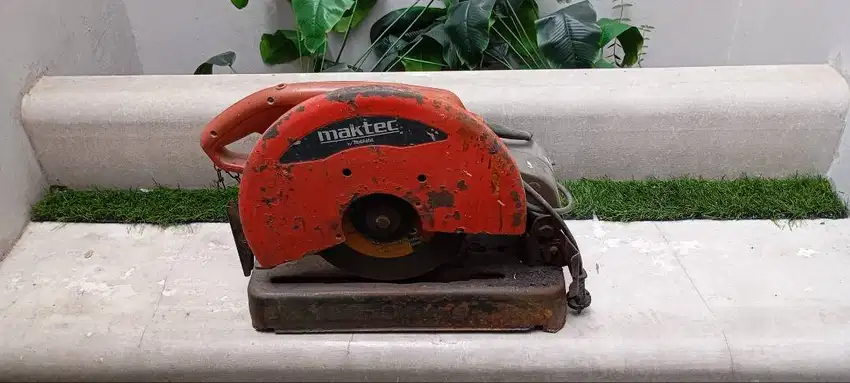 Mesin potong besi Maktec mt 240 dari makita