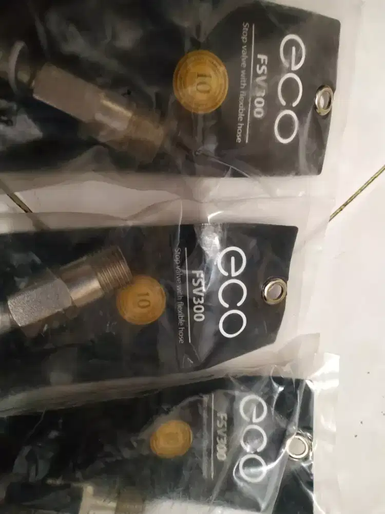 Eco fsv 300 stop valve with flexible hose