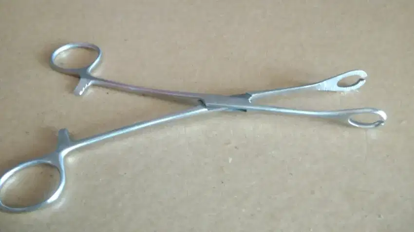 Alat klem penjepit tindik anting manual/Klem Holding forceps