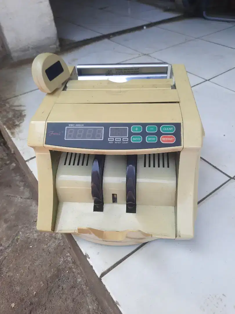 MESIN HITUNG UANG