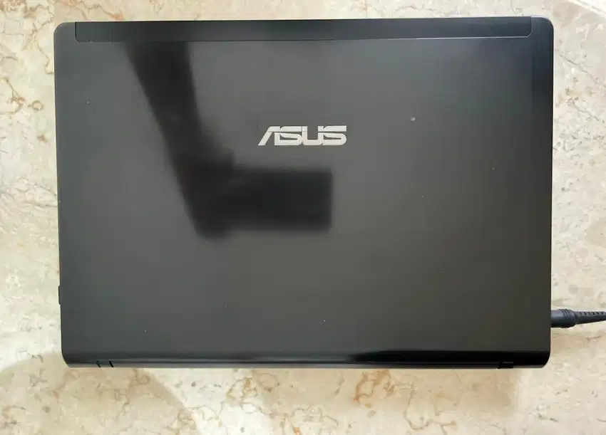 Laptop ASUS U45J Intel Core i5 / 4GB / 128GB SSD NVIDIA GeForce DVD