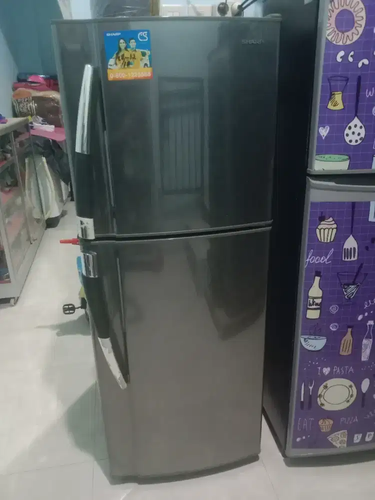 Kulkas 2 pintu merek sharp