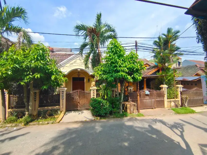 Dijual Rumah Strategis Di Jalan Utama Cocok untuk Usaha di Cimanggis
