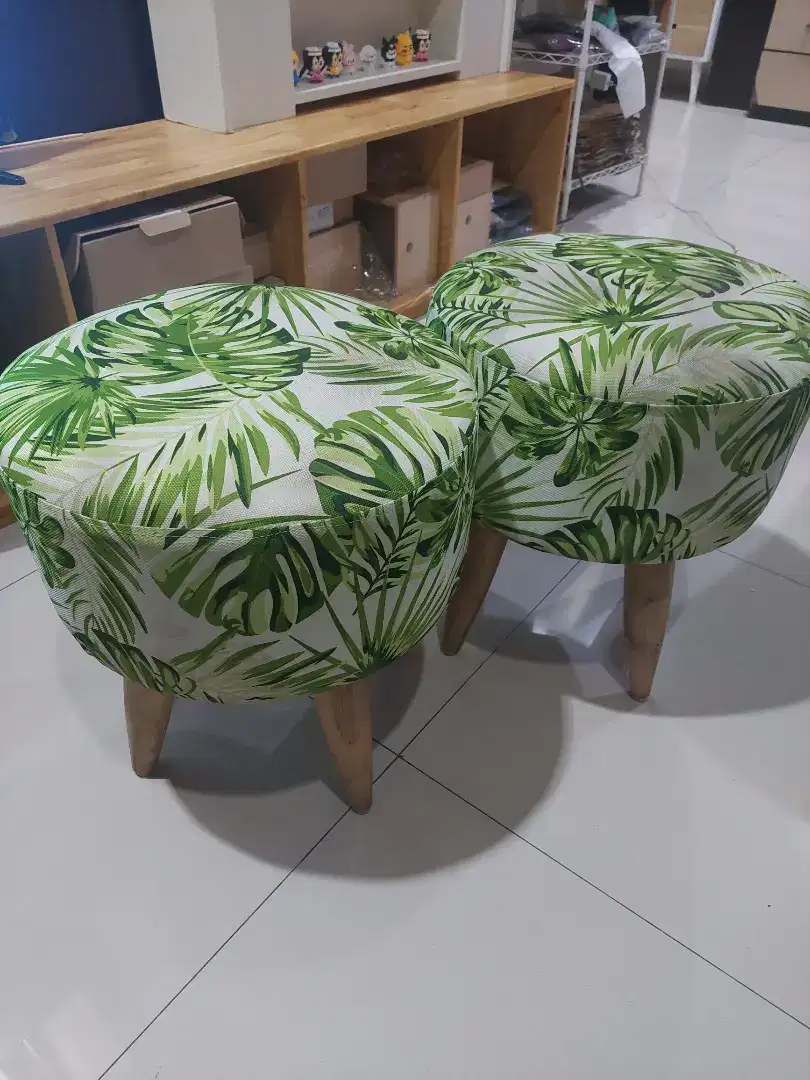 STOOL BULAT MOTIF MONSTERA / KURSI RUANG TAMU