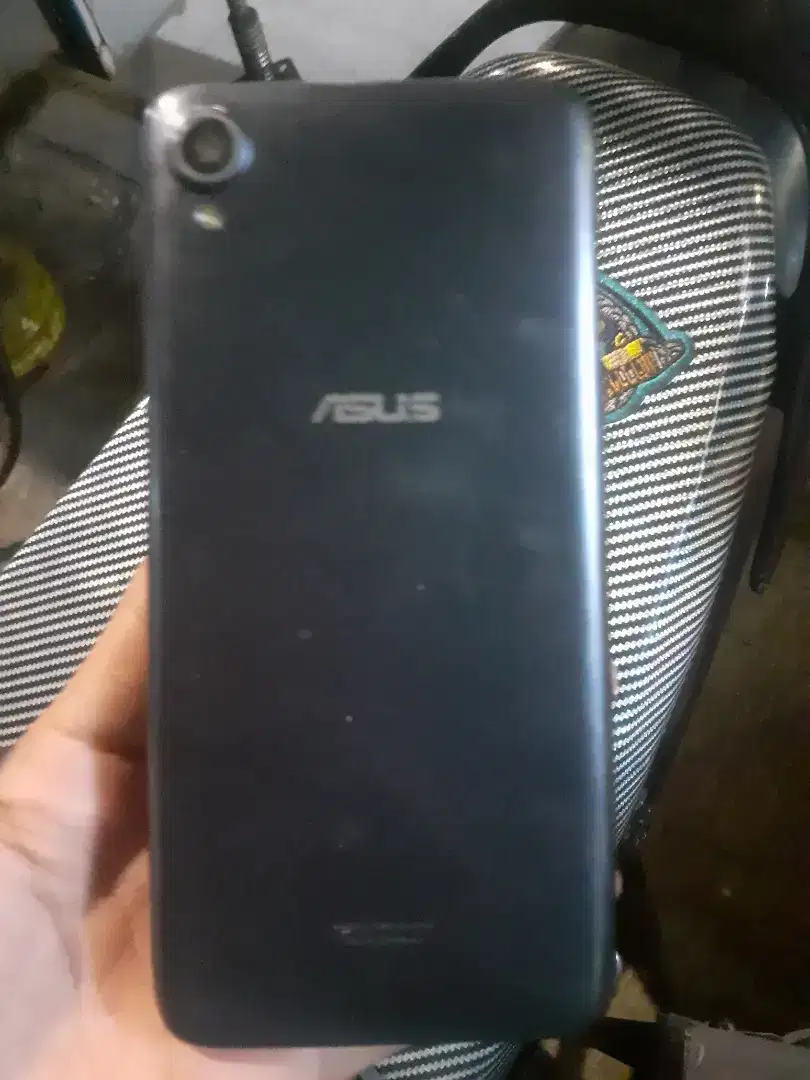 Dijual asus zenfone live L1 mati total bekas pribadi.lcd retak normal