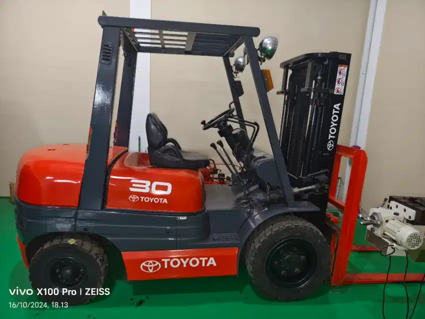 Jual forklift 3ton toyota thn 2006