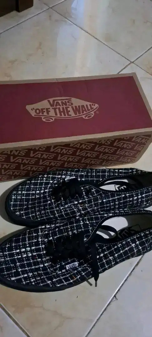 Sepatu vans authentic
