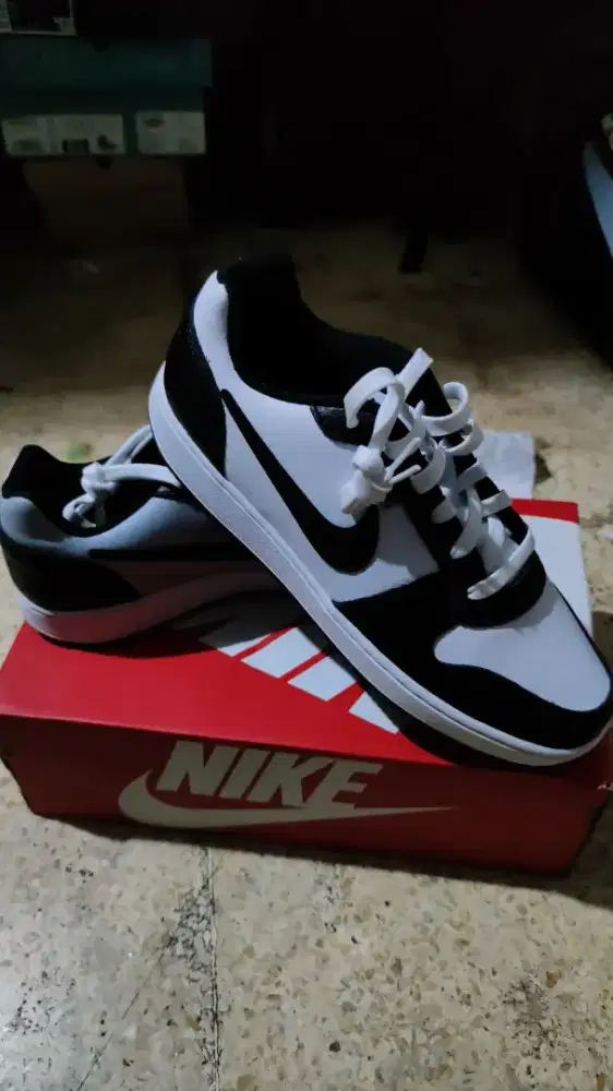 Sepatu Nike Ebernon