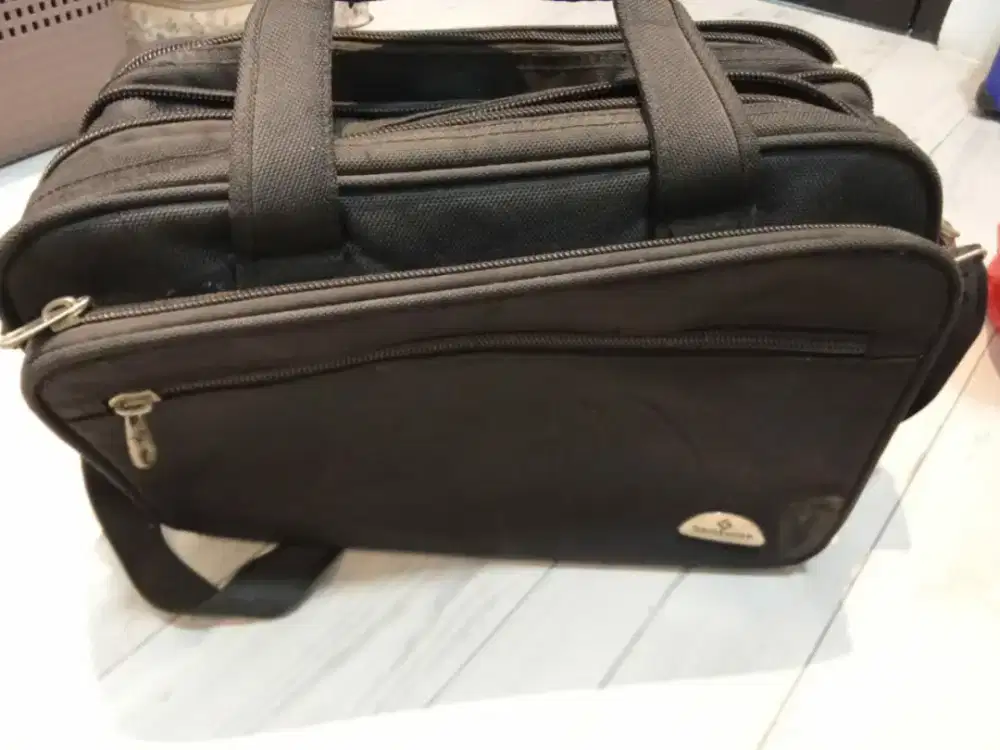 Tas original samsonite banyak saku kuat bagus