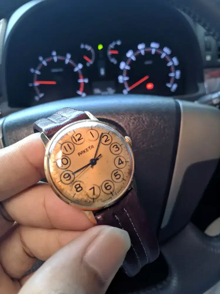 Raketa manual winding