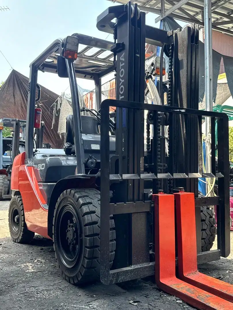 Forklift bekas TRILIFT 4.5 m Toyota 8FD 30