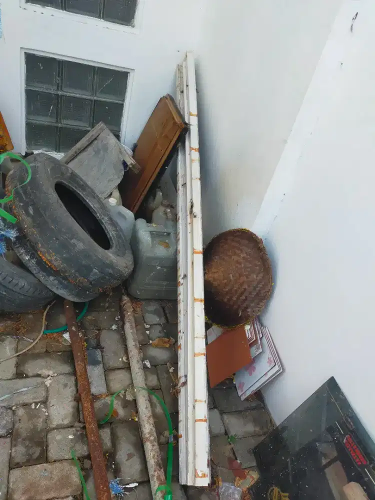 Kusen pintu alumunium putih