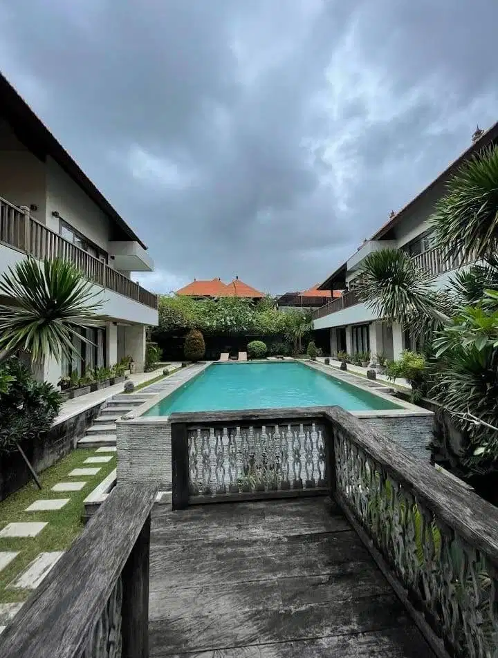 VILLA rasa HOTEL di canggu BALI dijual untuk kalangan sendiri di JALAN