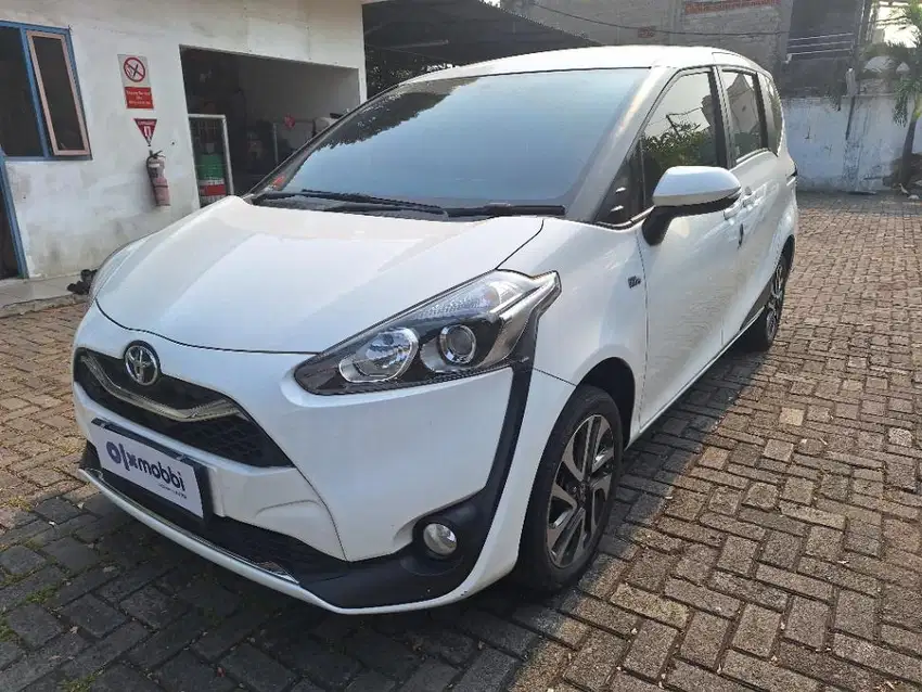 WEEKEND SALE! TDP 11JT Toyota Sienta 1.5 V Bensin-AT Putih 2021