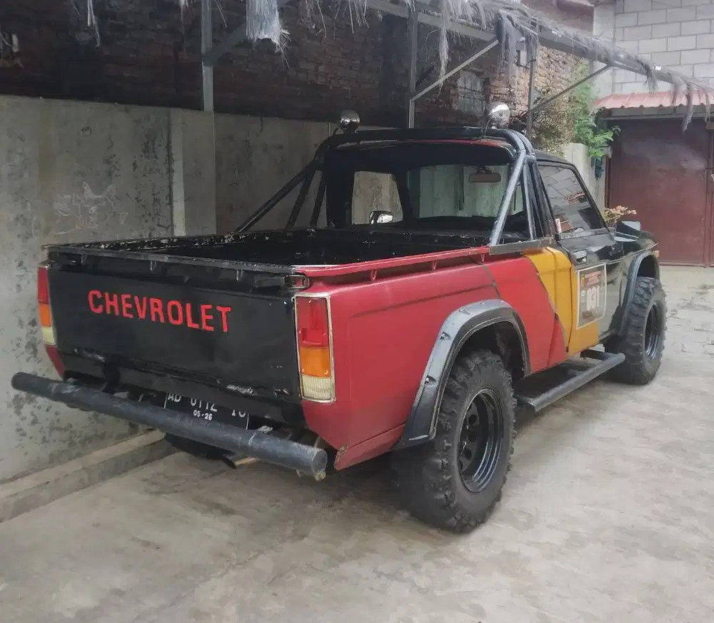 Mobil Chevrolet Luv KB20 Bensin 1980 4x4 (4WD) short sasis