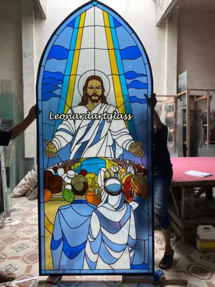 Kaca patri gambar yesus dunia