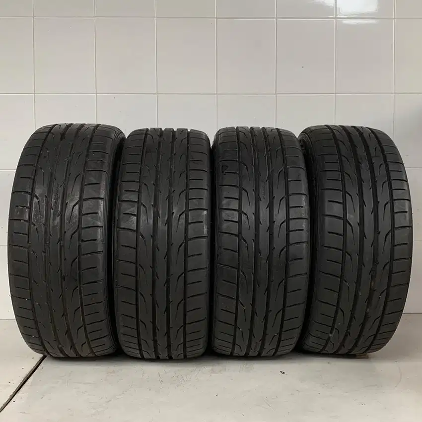 Ring 18 225 40 Dunlop Direzza DZ102 R18 Ban Mobil Bekas