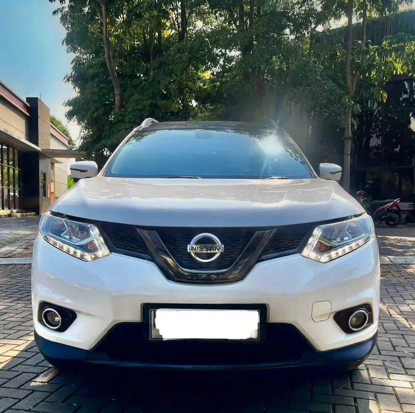 NISSAN XTRAIL 2.5 AT 2015 HARGA PROMO MOBIL TERAWAT SIAP PAKAI