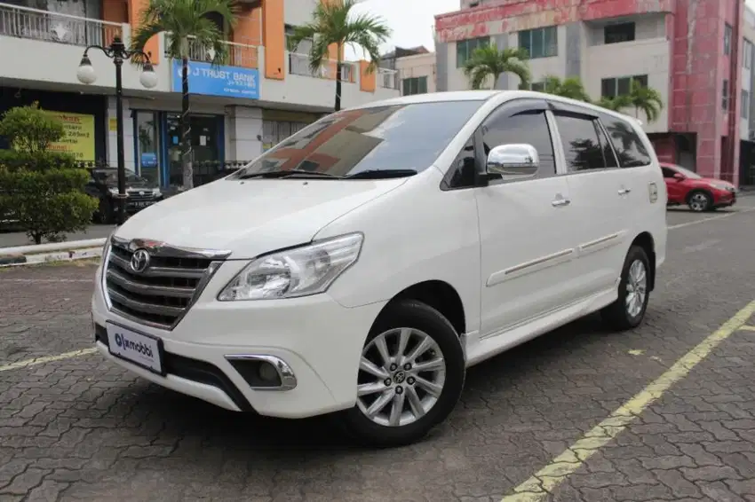 DP Rendah - Toyota Kijang Innova 2.0 E Bensin-MT 2014 (KIL)