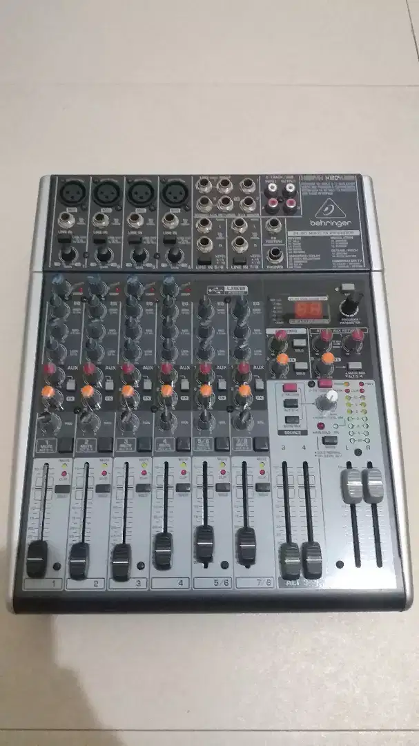 Behringer XENYX X1204 USB