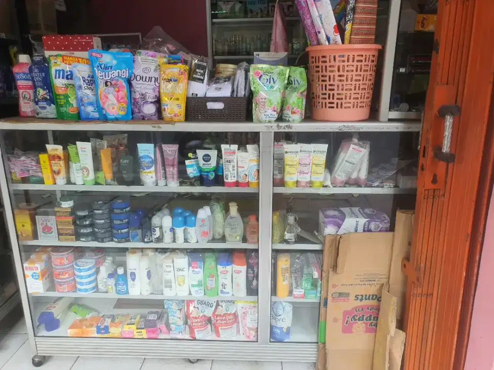 DijUAL ETALASE KACA BESAR Uk 2M