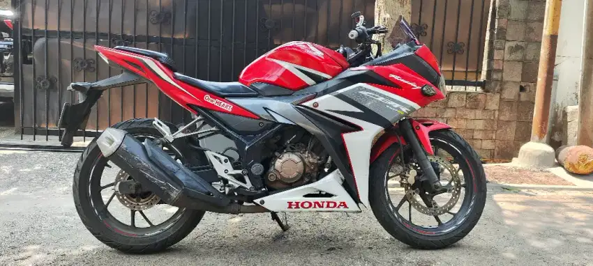 Jual/TT cepat Honda CBR kosong delapan sebelas triple enam 24