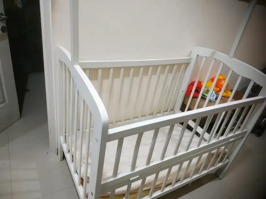 BOX BAYI KAYU PUTIH, KONDISI ISTIMEWA