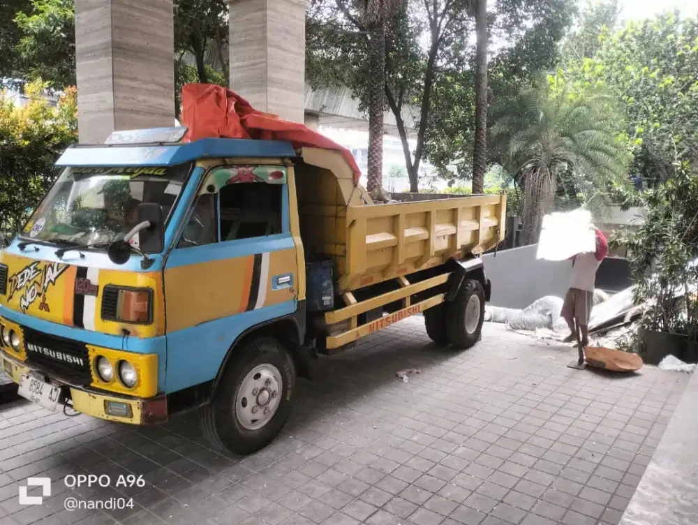 Jasa buang puing puing