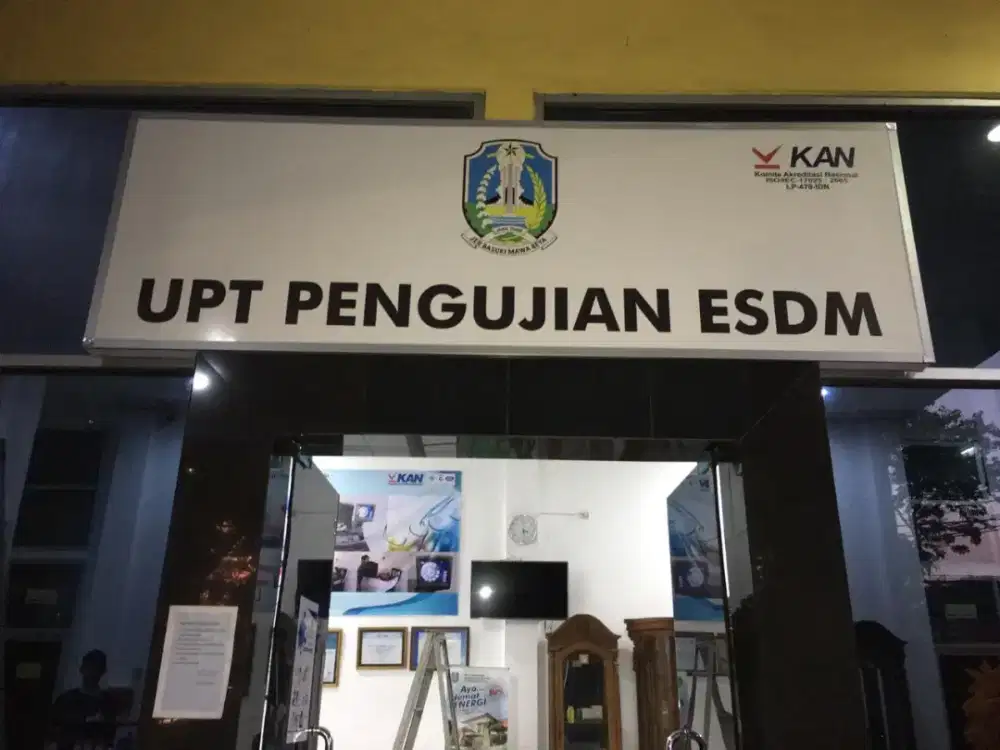 Papan reklame dan neon box