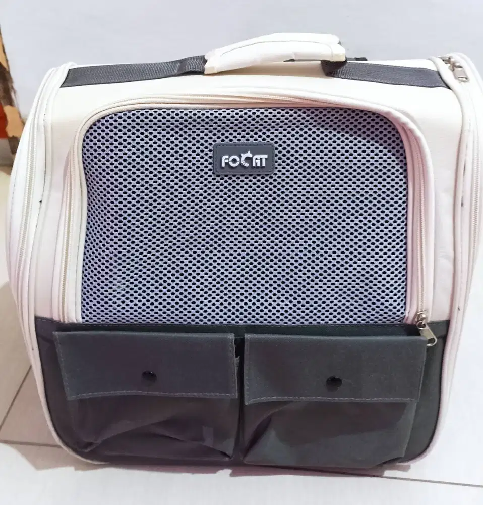 Tas kucing merk FoCat,