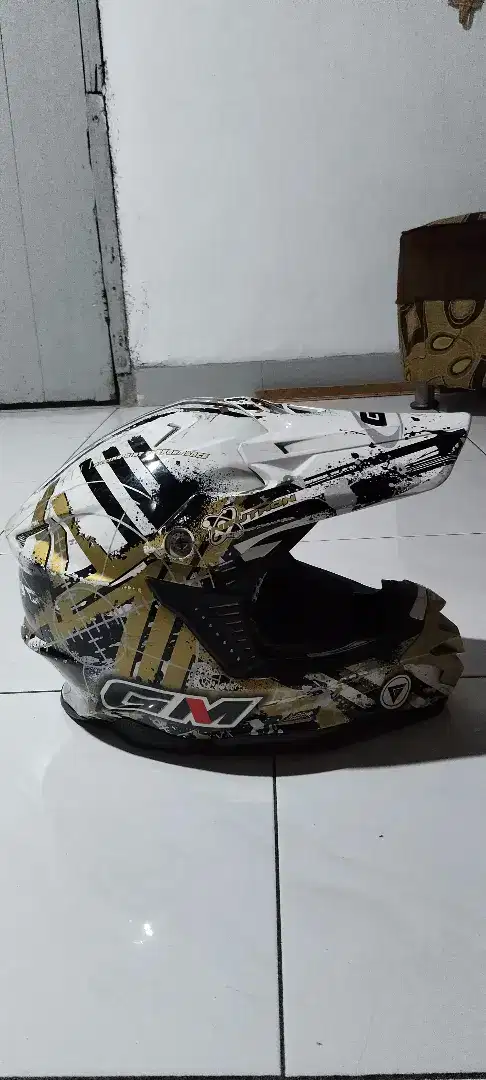 Helm cross merk GM size L