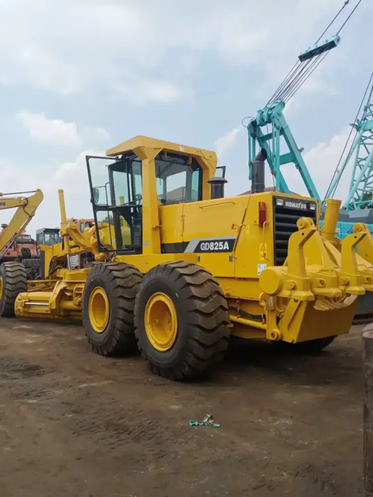 JUAL KOMATSU GD825A-2 ALAT BERAT MOTOR GRADER 2013