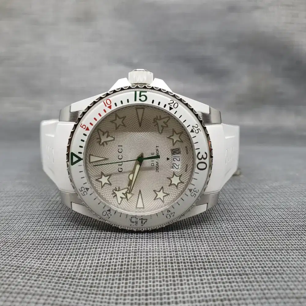 Gucci bee diver watch