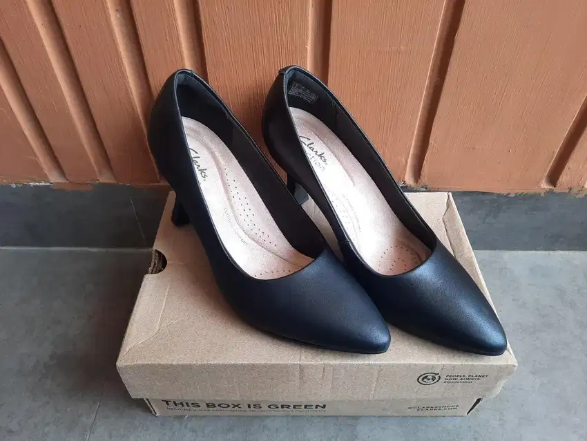 Dijual high heels Clarks