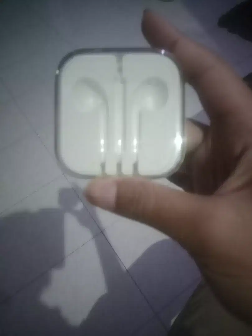 Iphone. Tempat Penyimpanan Headset. Free Ongkir