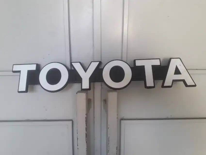 Logo Toyota Lama Orisinil