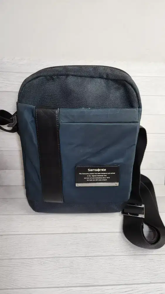 SAMSONITE SLING BAG