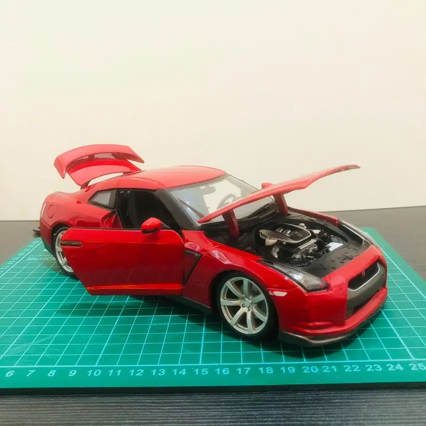 Diecast Miniatur Mobil Nissan GTR R35 Red Skala 1:18 [besar]