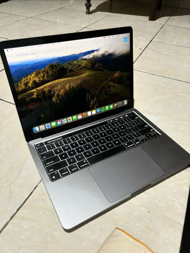 Macbook Pro M1 2020 8/128 ex Ibox Mulus