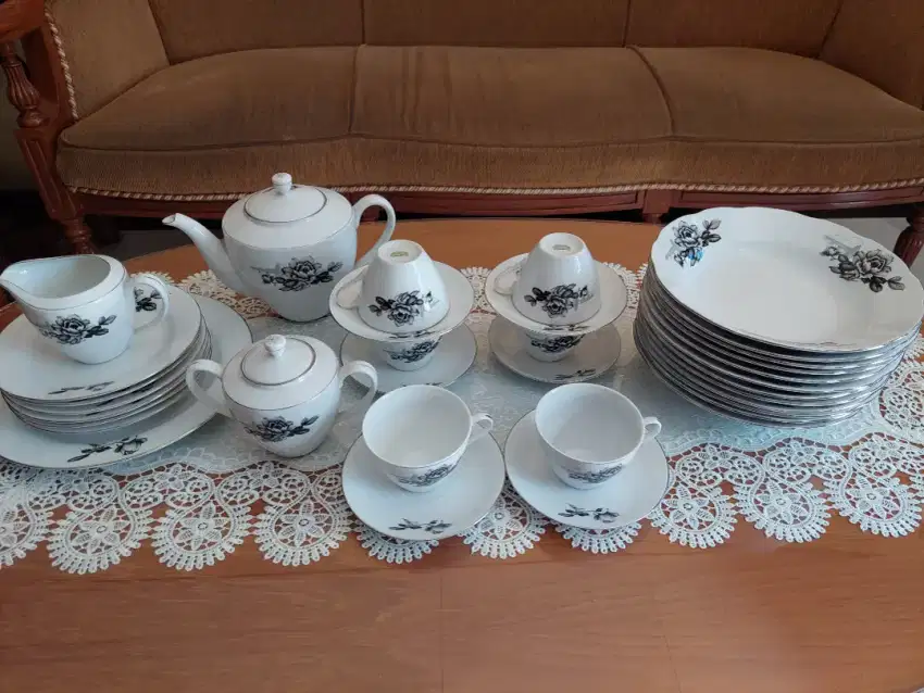 SET PIRING MAKAN SET CANGKIR ANTIK TAHUN 1970