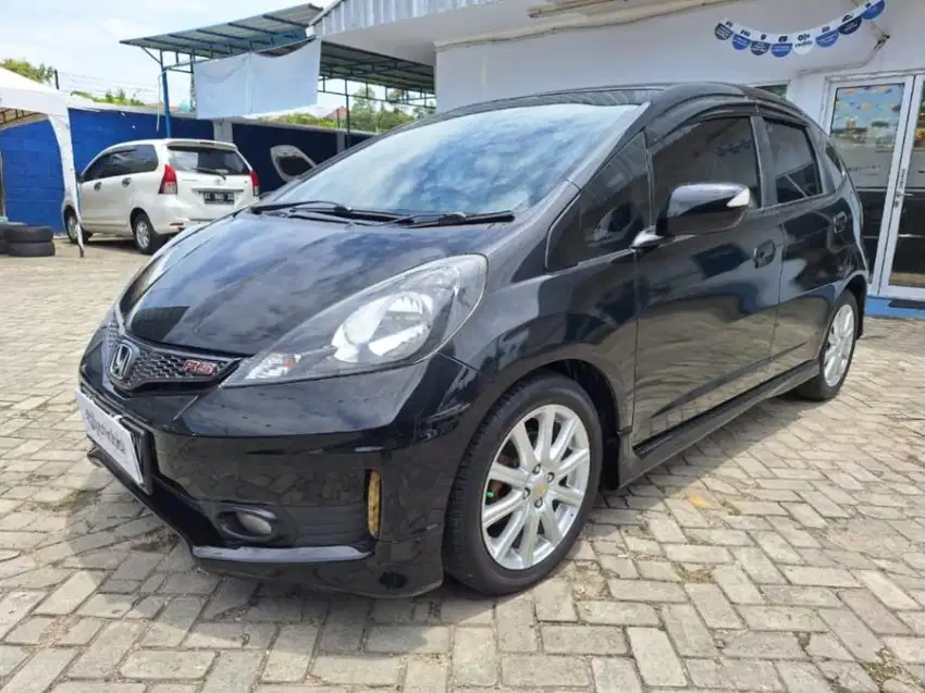 Like New-Honda Jazz 1.5 RS Bensin-AT 2014