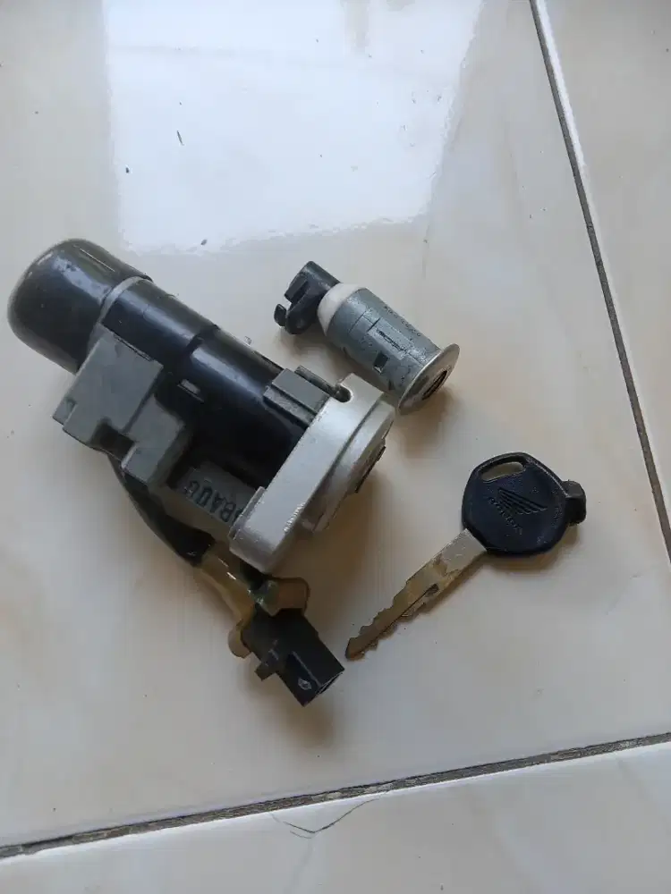 Kunci kontak ORI Honda beat dan spacy Fi