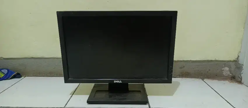 monitor dell 16 inch lcd
type E1609Wc