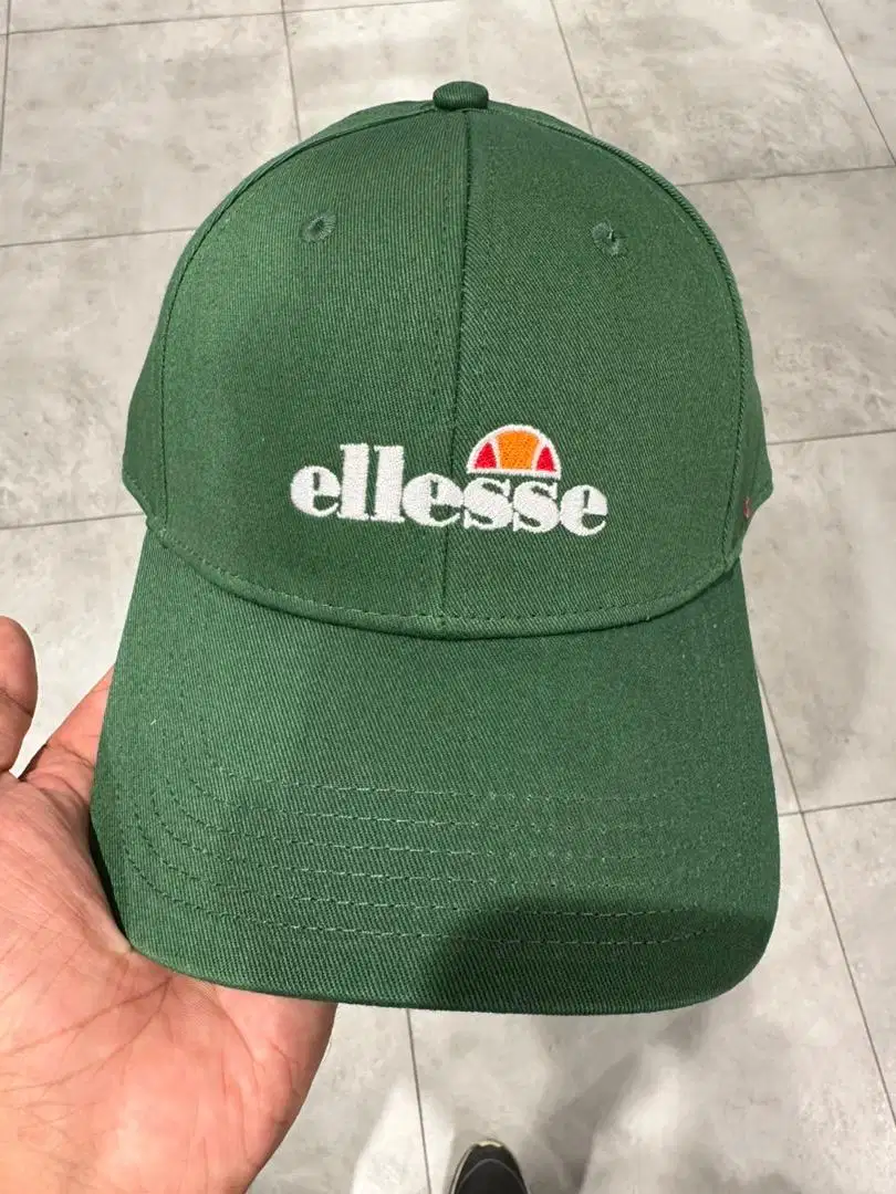 Topi ellesse ori kondisi masih baru